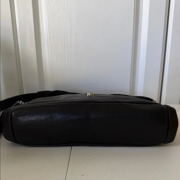 Stone Mountain Black Leather Shoulder Bag - Picture 5 of 5